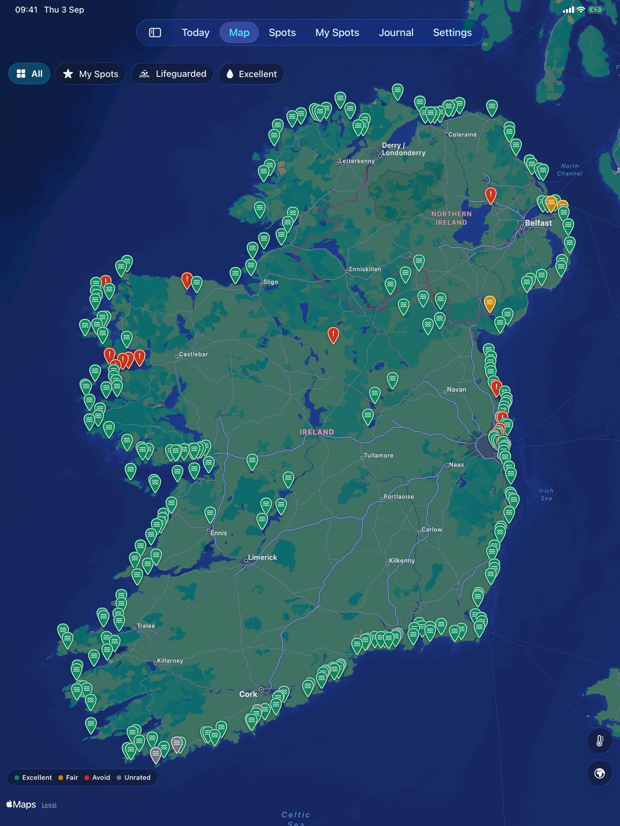 Map of Ireland with hundreds of beach pins coloured green, amber and red